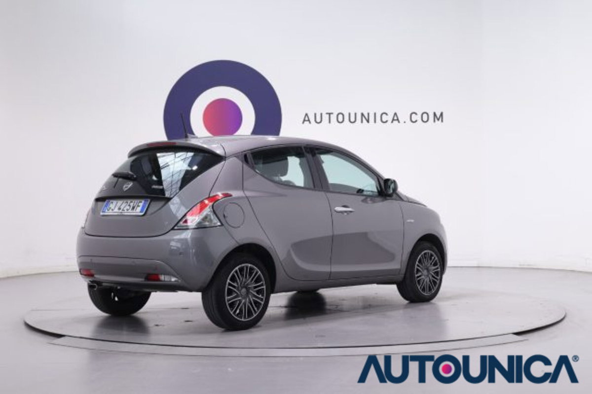 Lancia Ypsilon 1.0 FireFly 5 porte S&S Hybrid Ecochic Gold (14)