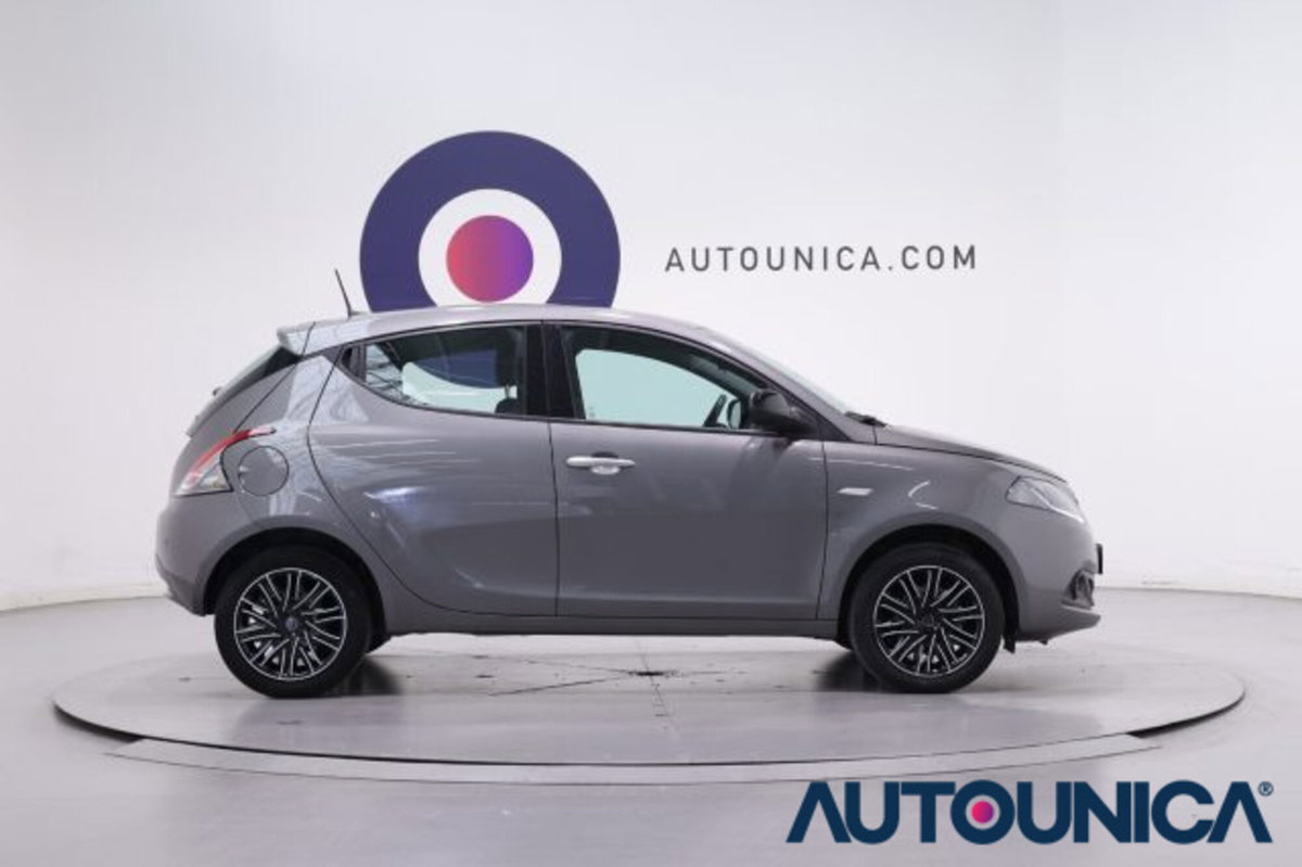 Lancia Ypsilon 1.0 FireFly 5 porte S&S Hybrid Ecochic Gold (4)