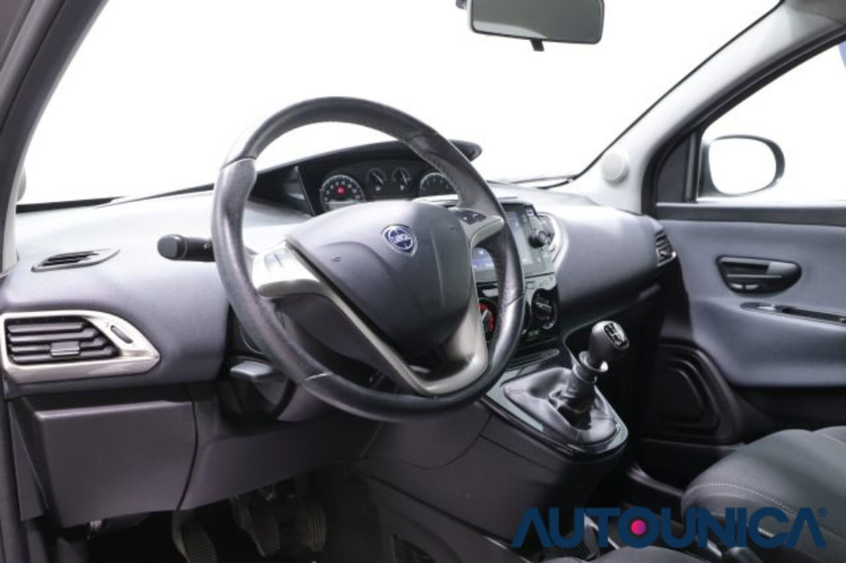Lancia Ypsilon 1.0 FireFly 5 porte S&S Hybrid Ecochic Gold (5)