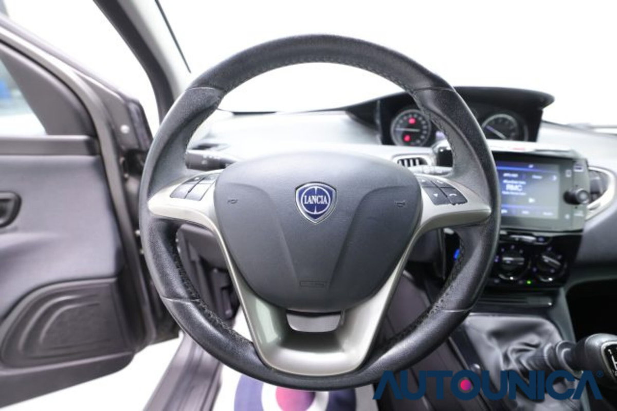 Lancia Ypsilon 1.0 FireFly 5 porte S&S Hybrid Ecochic Gold (7)