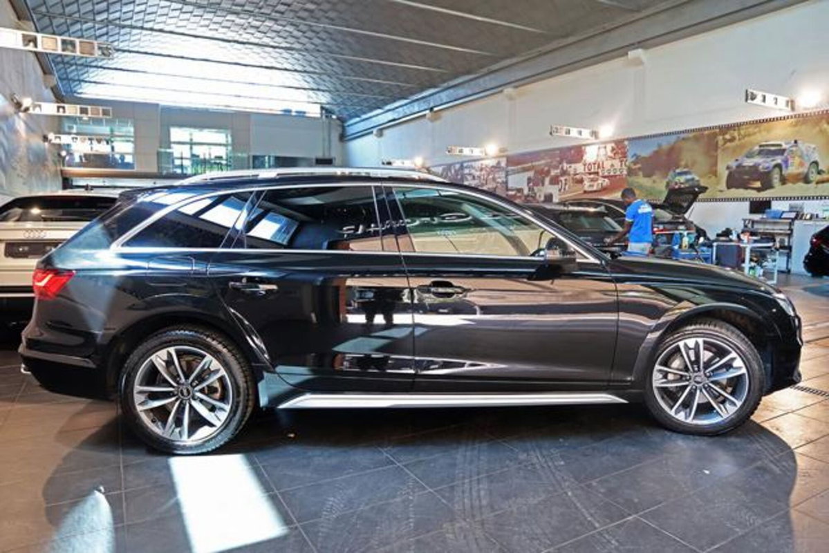 Audi A4 Allroad Allroad 40 2.0 tdi mhev Identity Contrast quattro 204cv s-tronic (10)