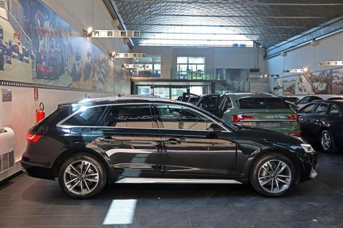 Audi A4 Allroad Allroad 40 2.0 tdi mhev Identity Contrast quattro 204cv s-tronic (2)