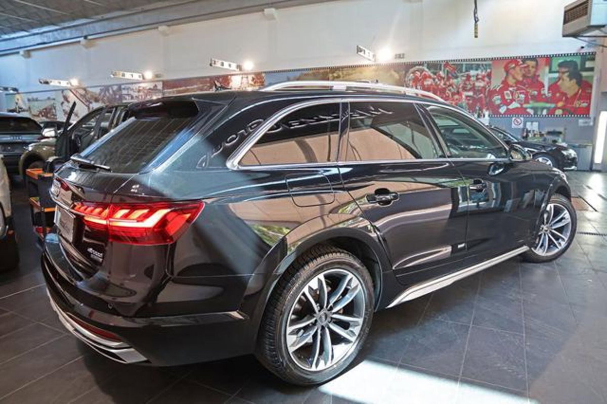 Audi A4 Allroad Allroad 40 2.0 tdi mhev Identity Contrast quattro 204cv s-tronic (9)