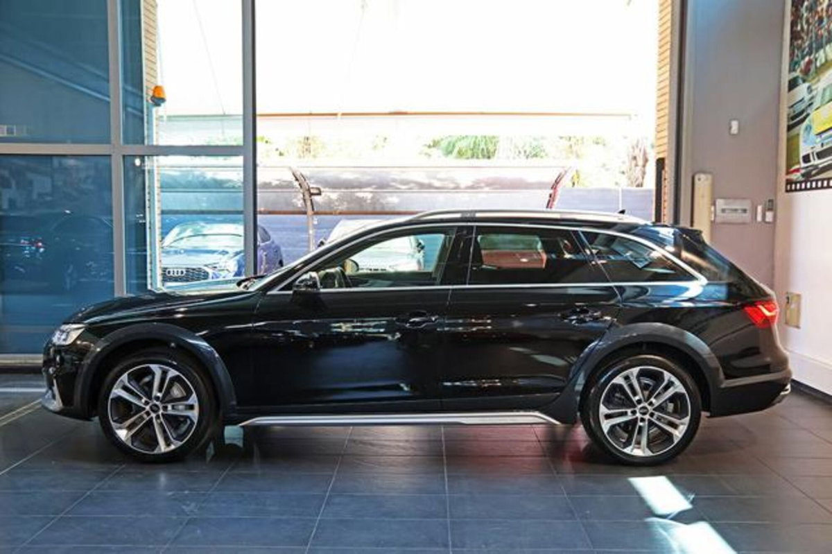 Audi A4 Allroad Allroad 40 2.0 tdi mhev Identity Contrast quattro 204cv s-tronic (3)