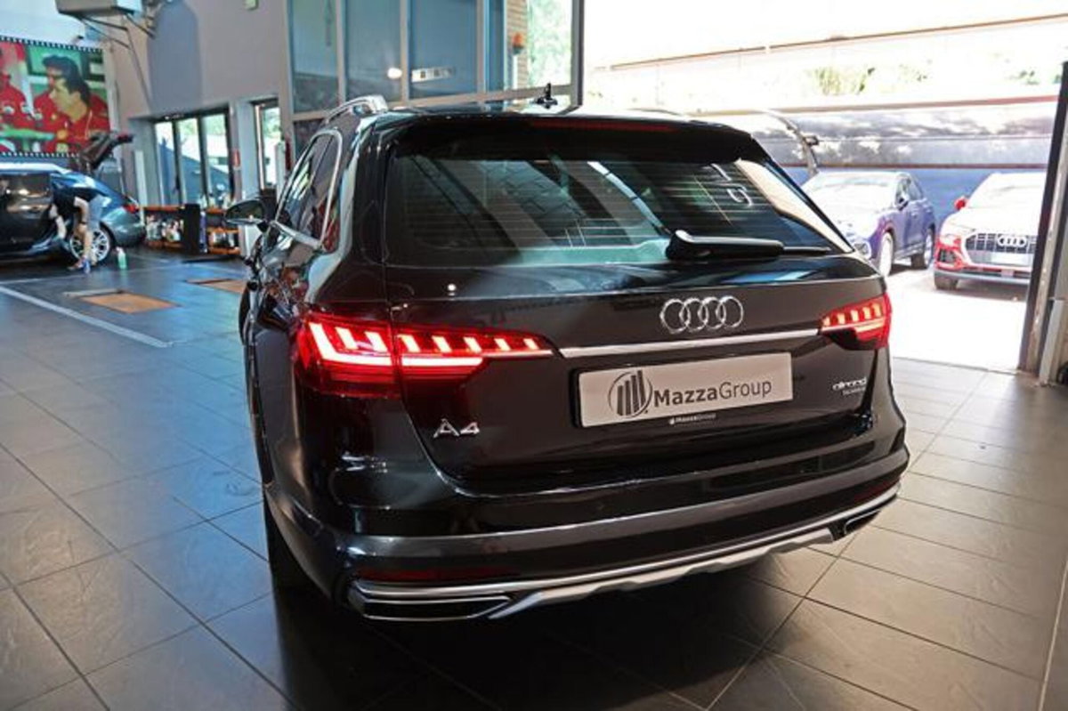 Audi A4 Allroad Allroad 40 2.0 tdi mhev Identity Contrast quattro 204cv s-tronic (8)