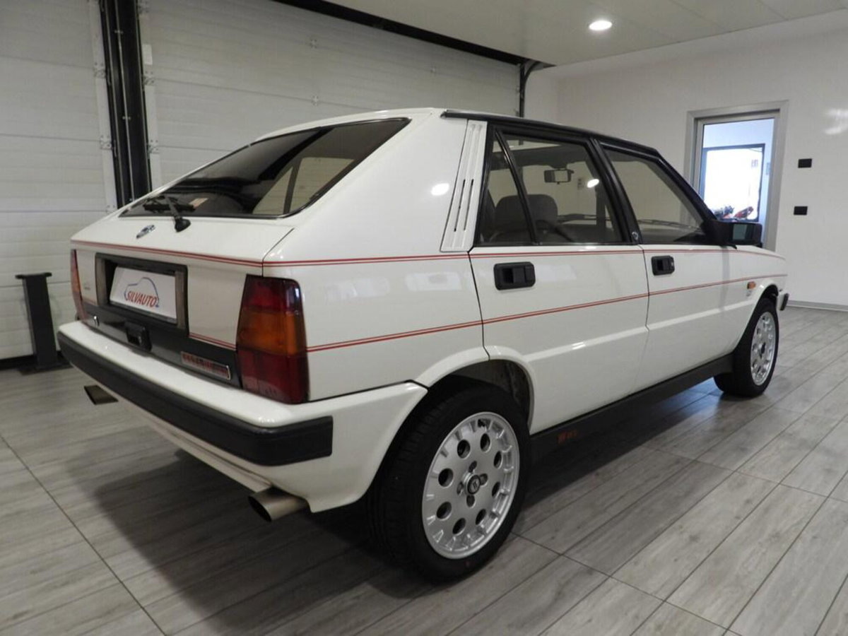 Lancia Delta turbo HF 4WD (2)