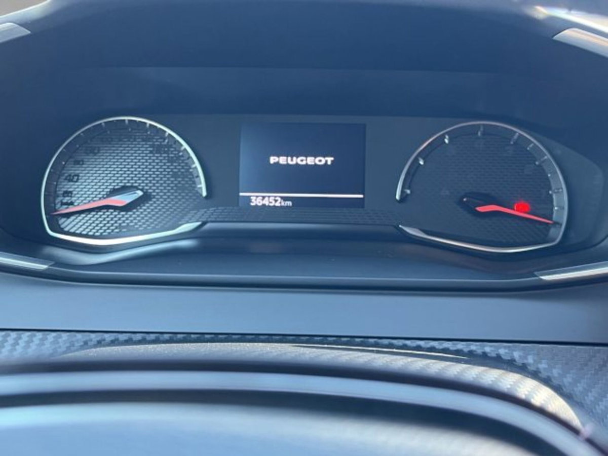 Peugeot 2008 BlueHDi 110 S&S Allure (12)
