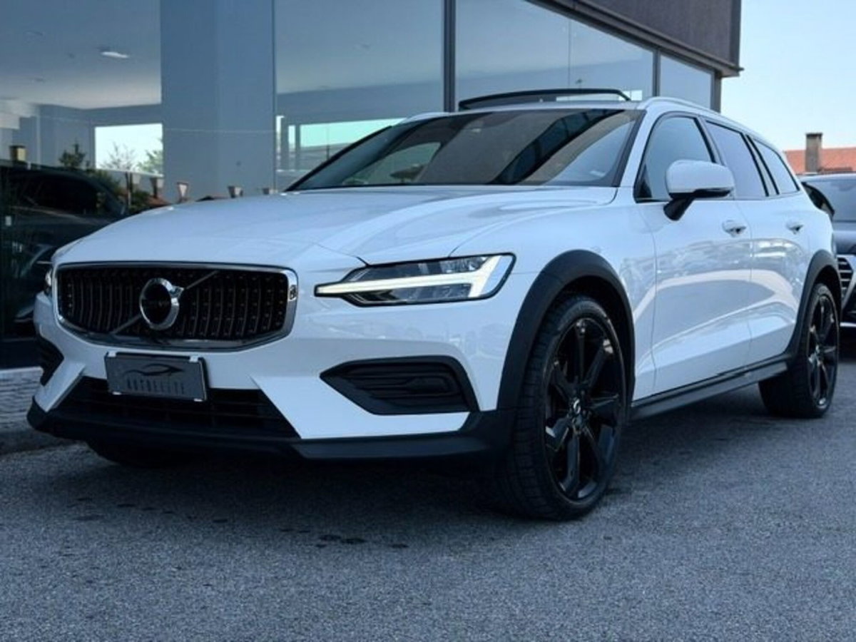 Volvo V60 Cross Country 2.0 b4 Ultimate awd auto