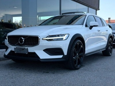 Volvo V60 Cross Country 2.0 b4 Ultimate awd auto usata