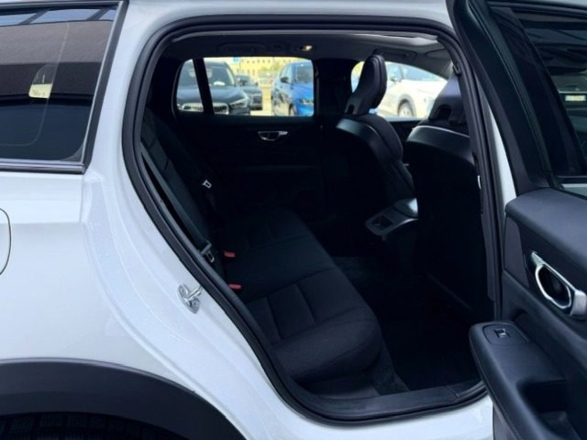 Volvo V60 Cross Country 2.0 b4 Ultimate awd auto (17)