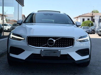 Volvo V60 Cross Country 2.0 b4 Ultimate awd auto (2)
