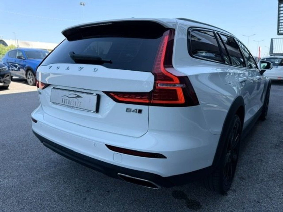 Volvo V60 Cross Country 2.0 b4 Ultimate awd auto (5)
