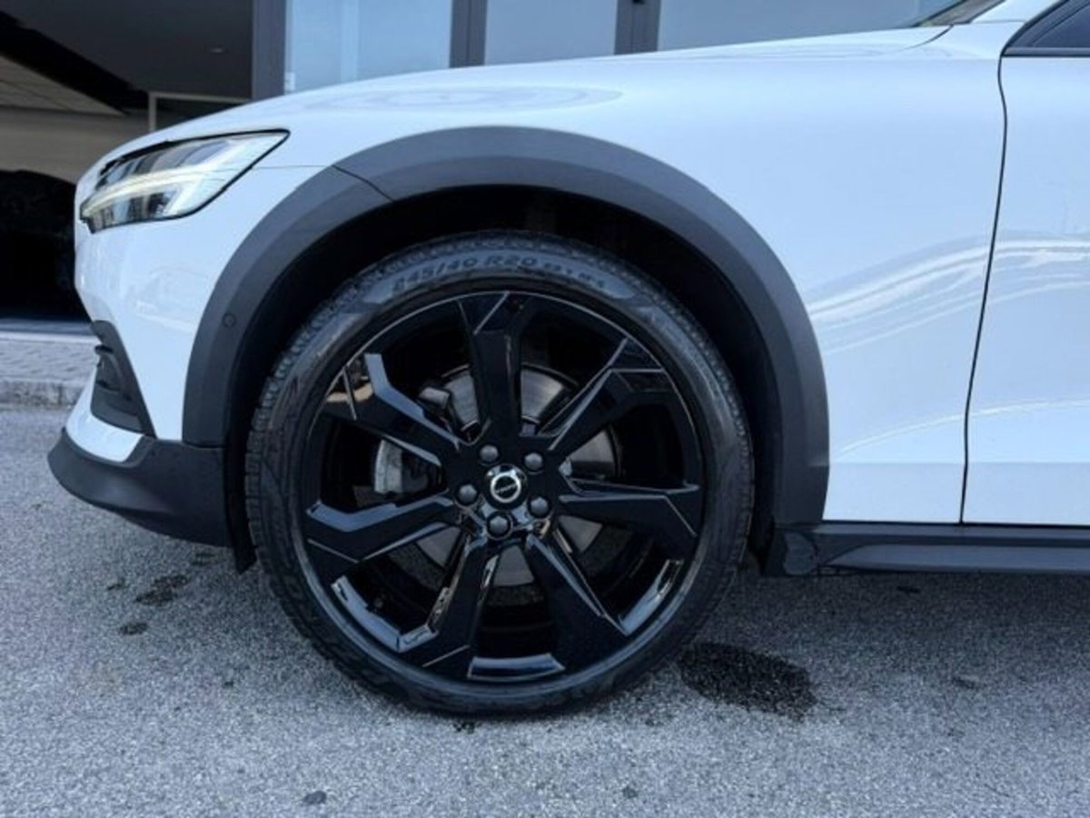 Volvo V60 Cross Country 2.0 b4 Ultimate awd auto (7)