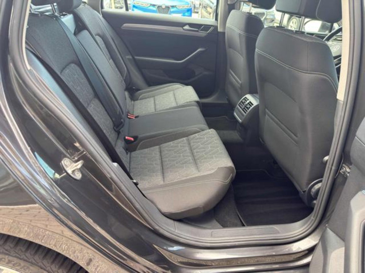 Volkswagen Passat Variant 2.0 TDI SCR 122 CV EVO DSG Business (15)
