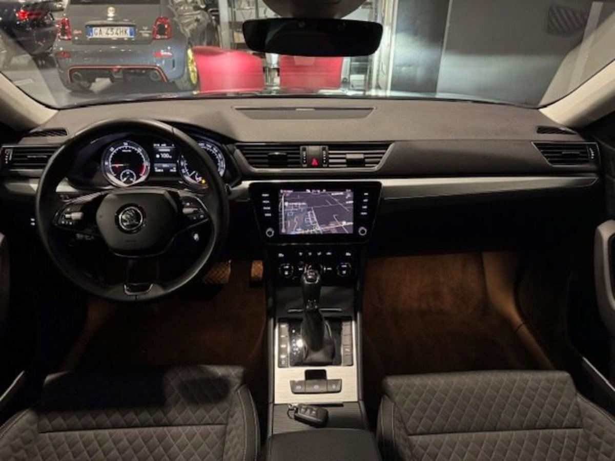 Skoda Superb Station Wagon 2.0 TDI EVO 150 CV SCR DSG Wagon Executive (8)