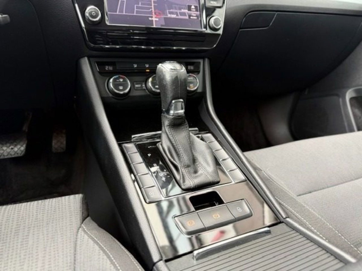 Skoda Superb 2.0 tdi Style 150cv dsg (12)