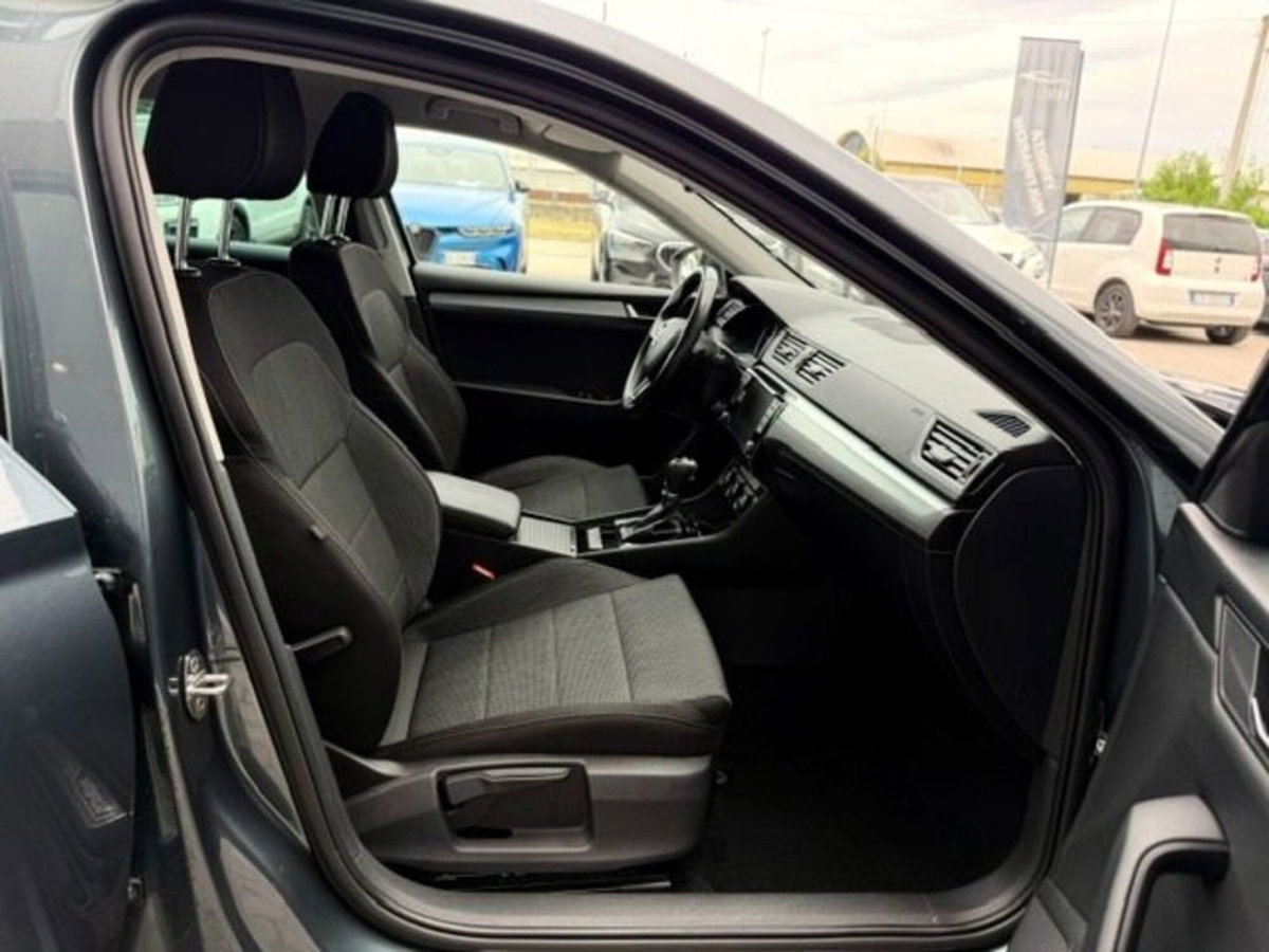 Skoda Superb 2.0 tdi Style 150cv dsg (15)