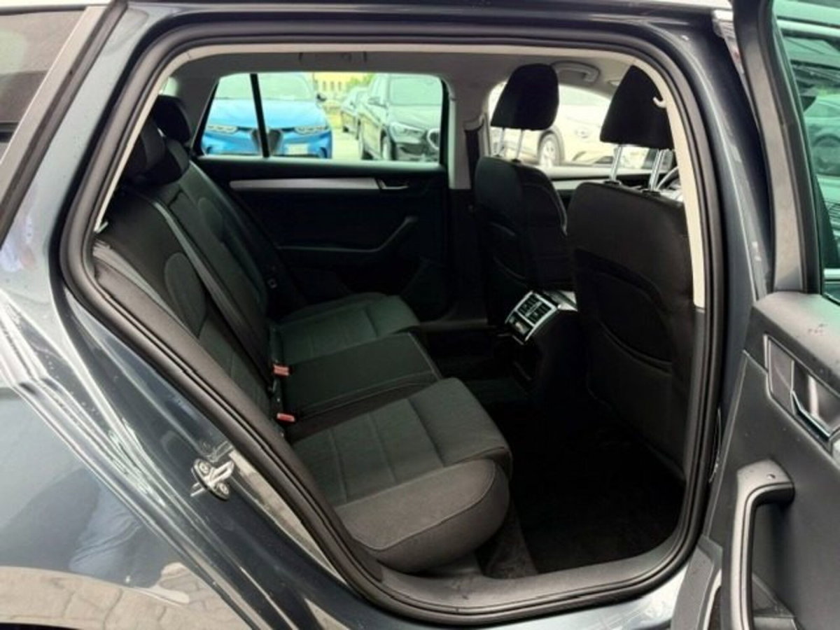 Skoda Superb 2.0 tdi Style 150cv dsg (16)