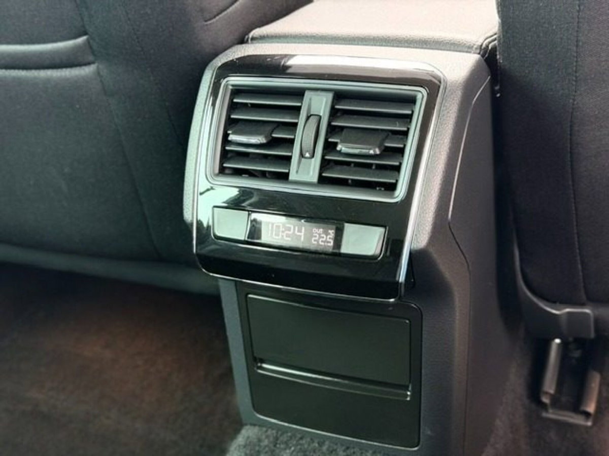 Skoda Superb 2.0 tdi Style 150cv dsg (19)