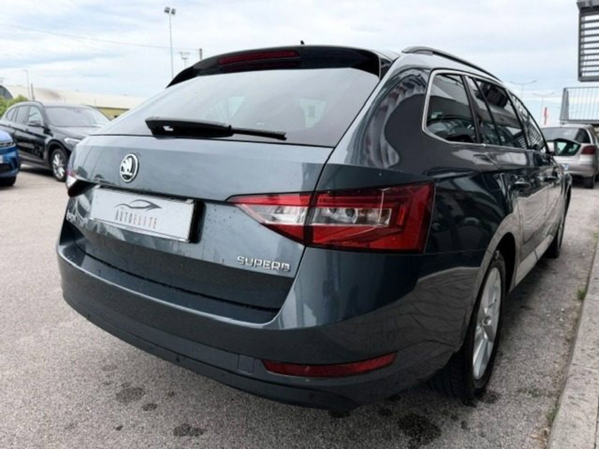 Skoda Superb 2.0 tdi Style 150cv dsg (5)
