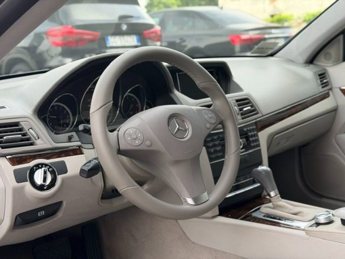 Mercedes-Benz Classe E Coupé 350 CDI Coupé BlueEFFICIENCY Avantgarde (10)