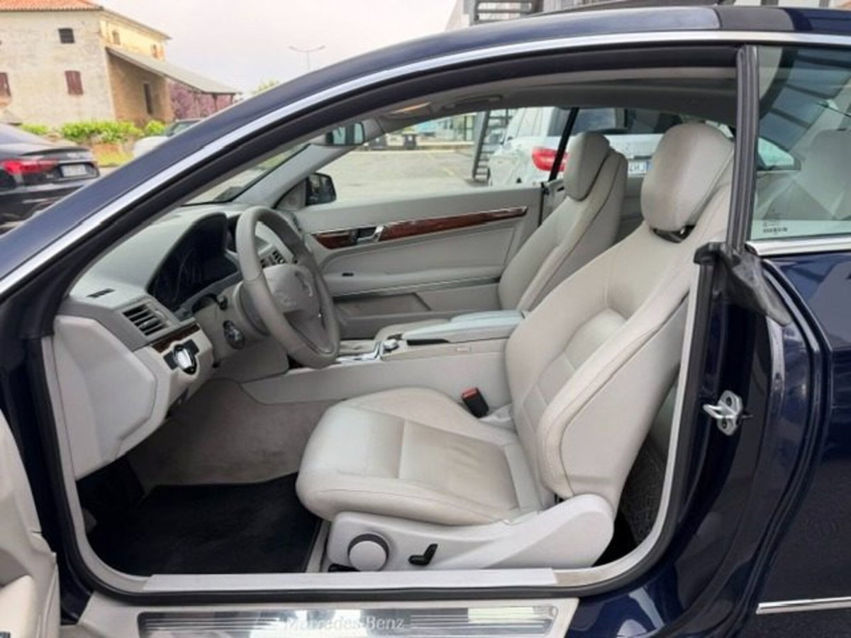 Mercedes-Benz Classe E Coupé 350 CDI Coupé BlueEFFICIENCY Avantgarde (11)