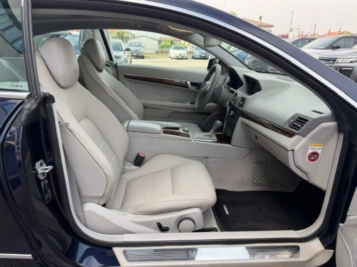 Mercedes-Benz Classe E Coupé 350 CDI Coupé BlueEFFICIENCY Avantgarde (13)