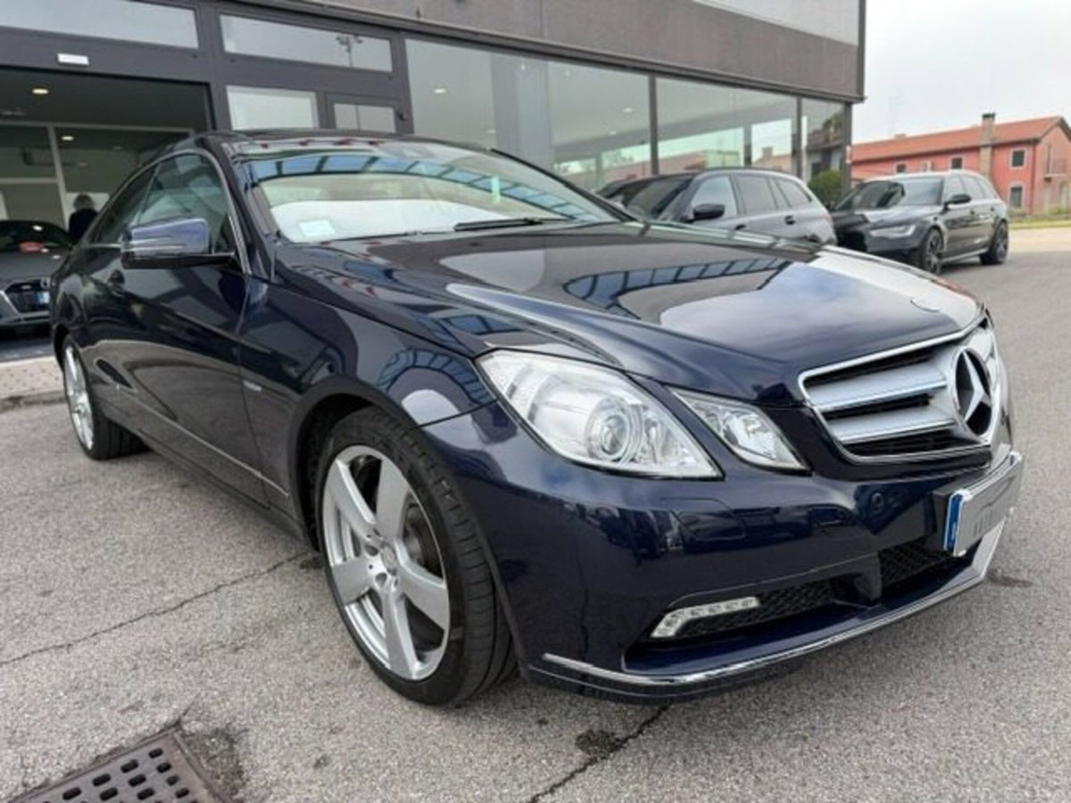 Mercedes-Benz Classe E Coupé 350 CDI Coupé BlueEFFICIENCY Avantgarde (3)