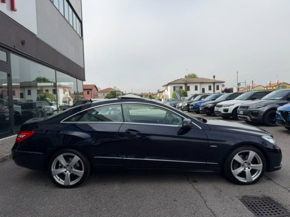 Mercedes-Benz Classe E Coupé 350 CDI Coupé BlueEFFICIENCY Avantgarde (4)