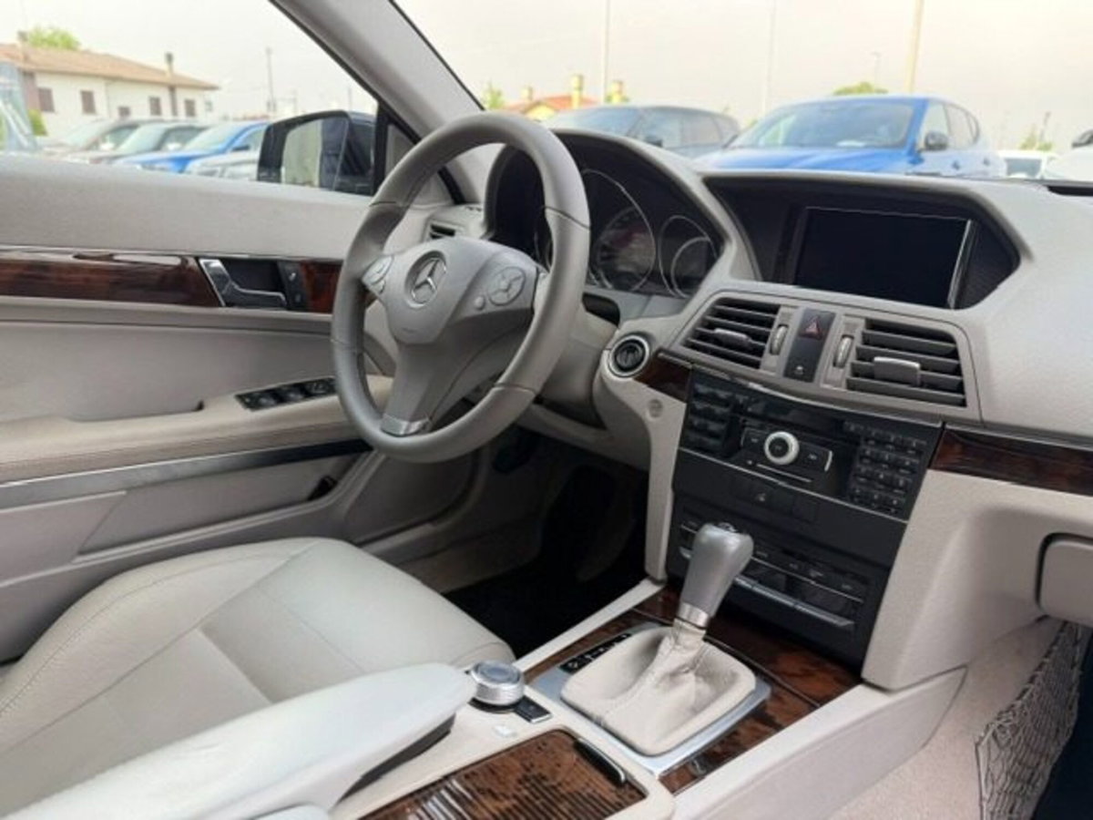Mercedes-Benz Classe E Coupé 350 CDI Coupé BlueEFFICIENCY Avantgarde (9)