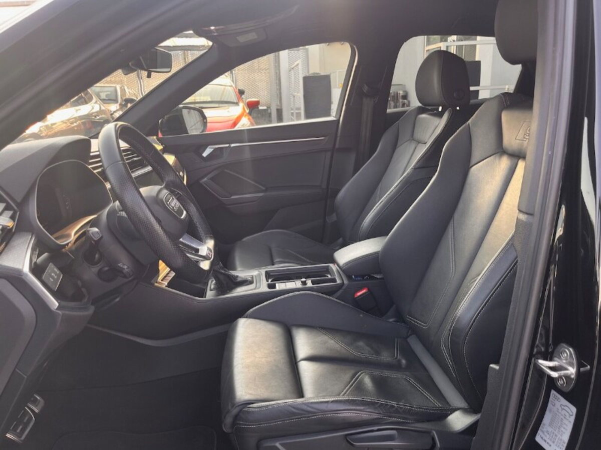 Audi Q3 Sportback 35 2.0 tdi Identity Black s-tronic (11)