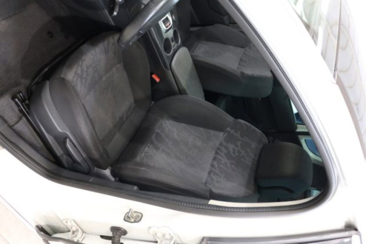 Peugeot 3008 2.0 HDi 150CV Business (12)