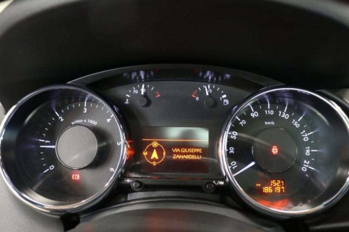 Peugeot 3008 2.0 HDi 150CV Business (13)