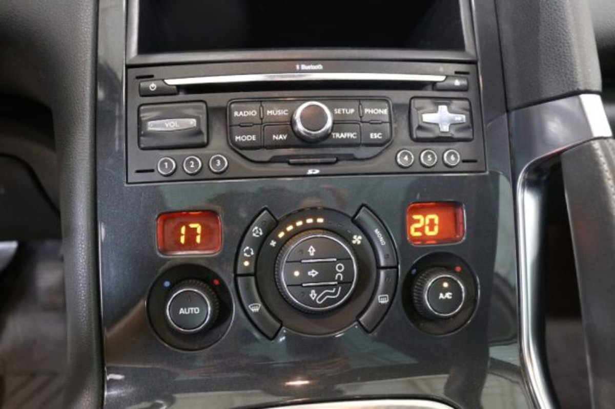 Peugeot 3008 2.0 HDi 150CV Business (14)