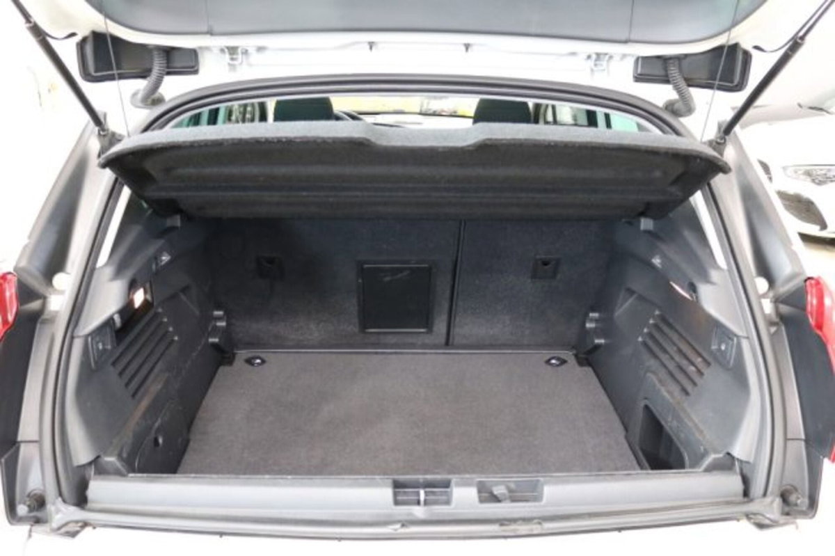 Peugeot 3008 2.0 HDi 150CV Business (8)