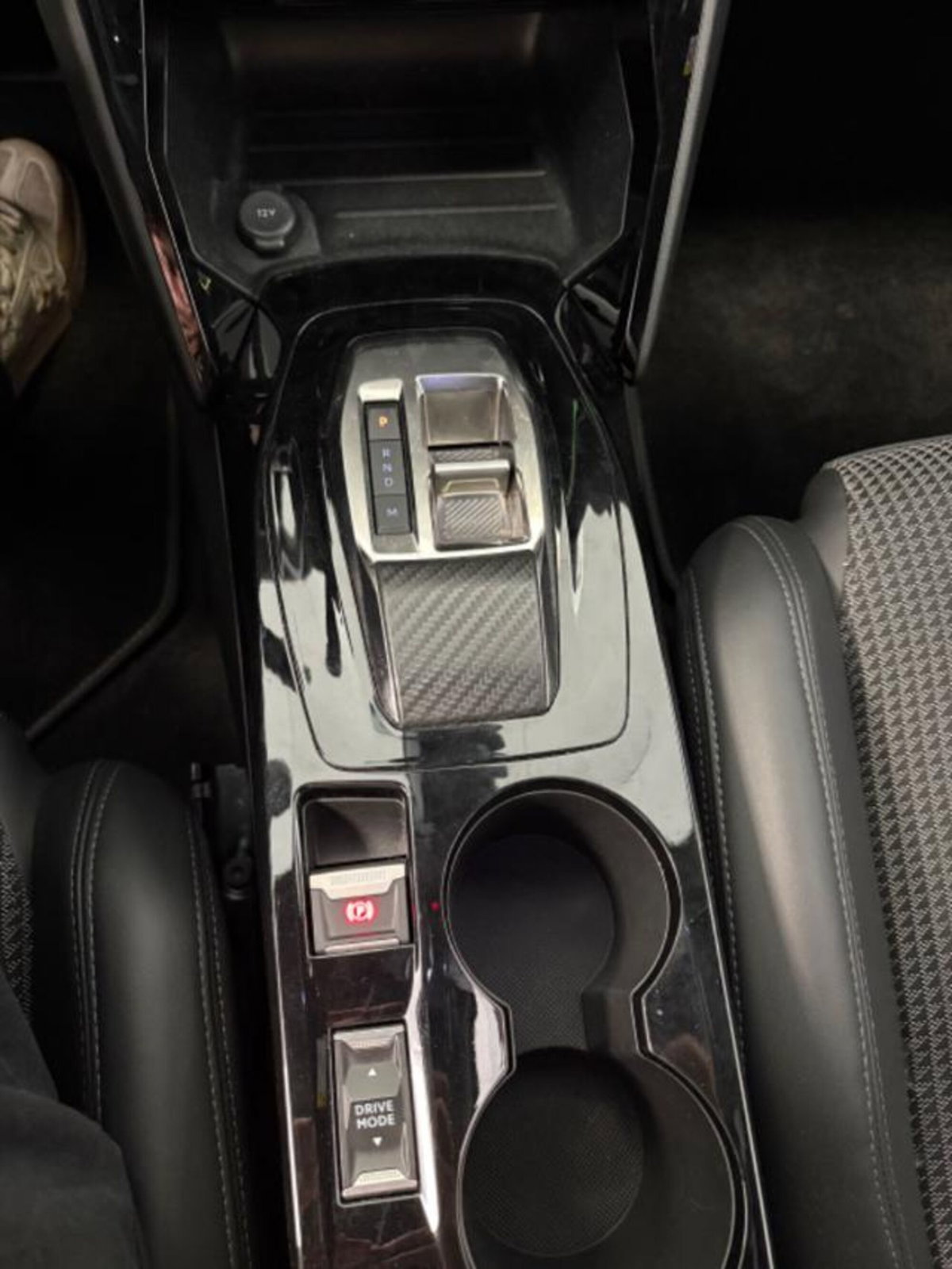 Peugeot 2008 BlueHDi 130 S&S EAT8 GT Pack (11)