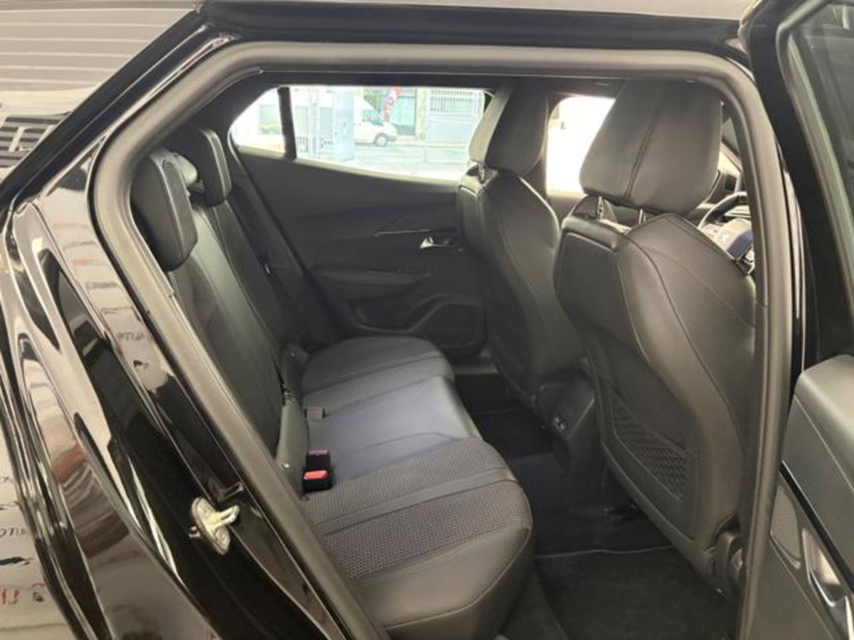Peugeot 2008 BlueHDi 130 S&S EAT8 GT Pack (18)