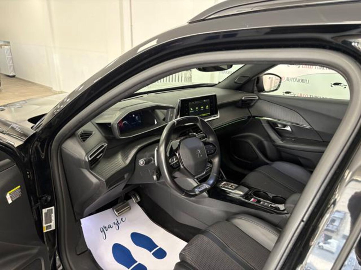 Peugeot 2008 BlueHDi 130 S&S EAT8 GT Pack (7)