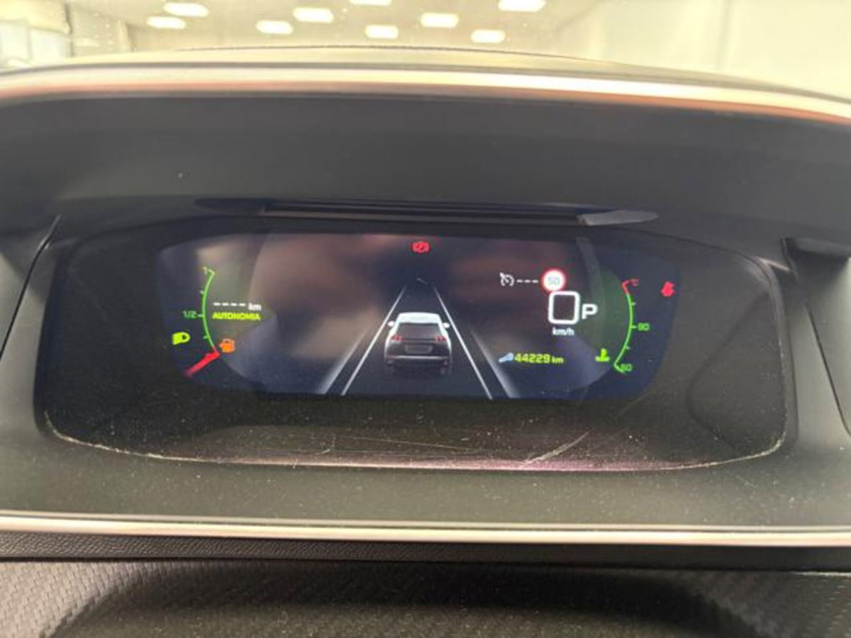 Peugeot 2008 BlueHDi 130 S&S EAT8 GT Pack (9)