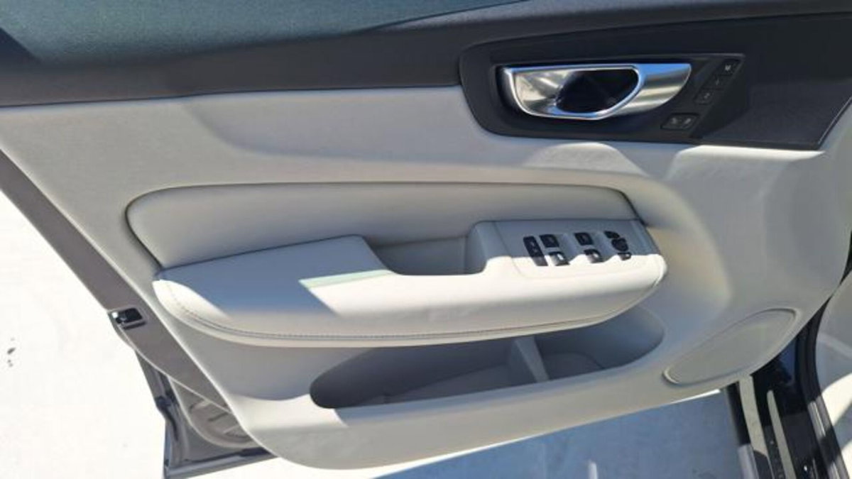 Volvo XC60 B4 (d) AWD automatico Plus Bright N1 (10)