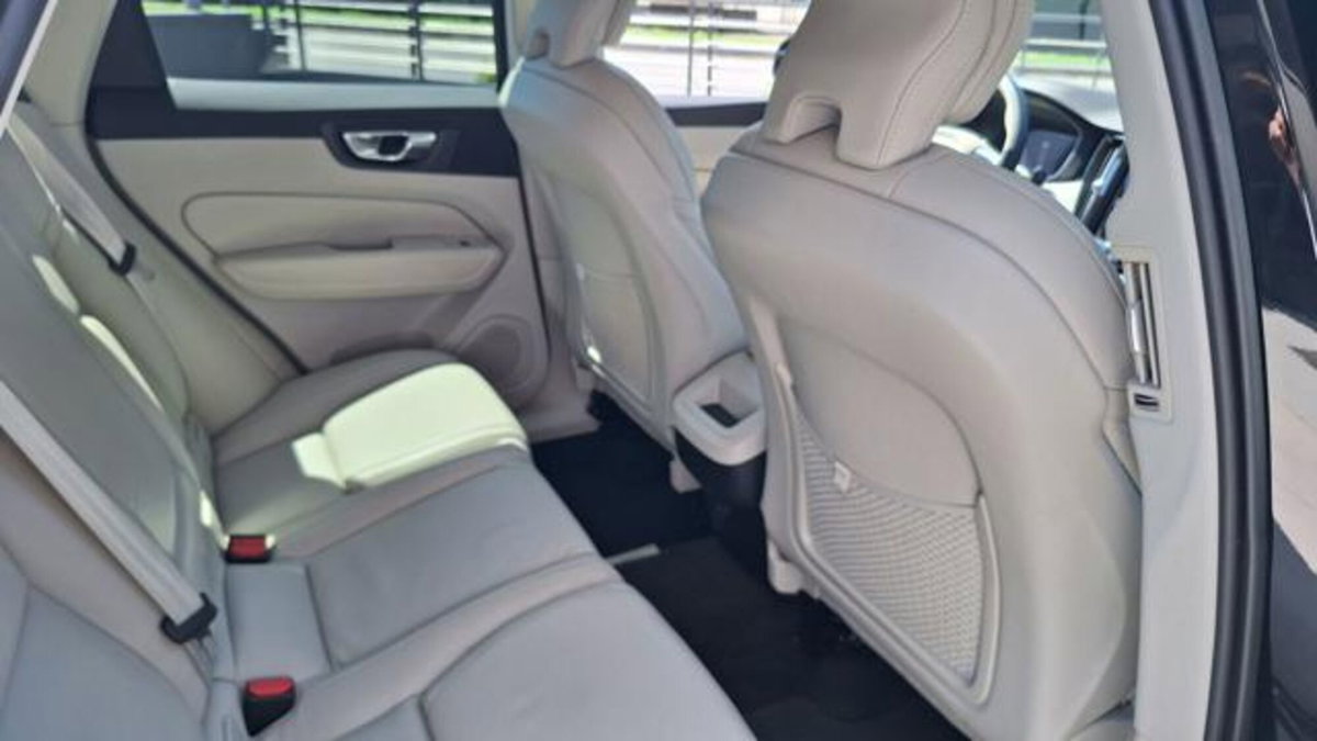 Volvo XC60 B4 (d) AWD automatico Plus Bright N1 (12)
