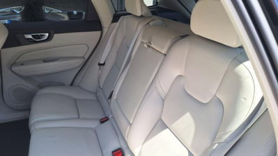Volvo XC60 B4 (d) AWD automatico Plus Bright N1 (2)