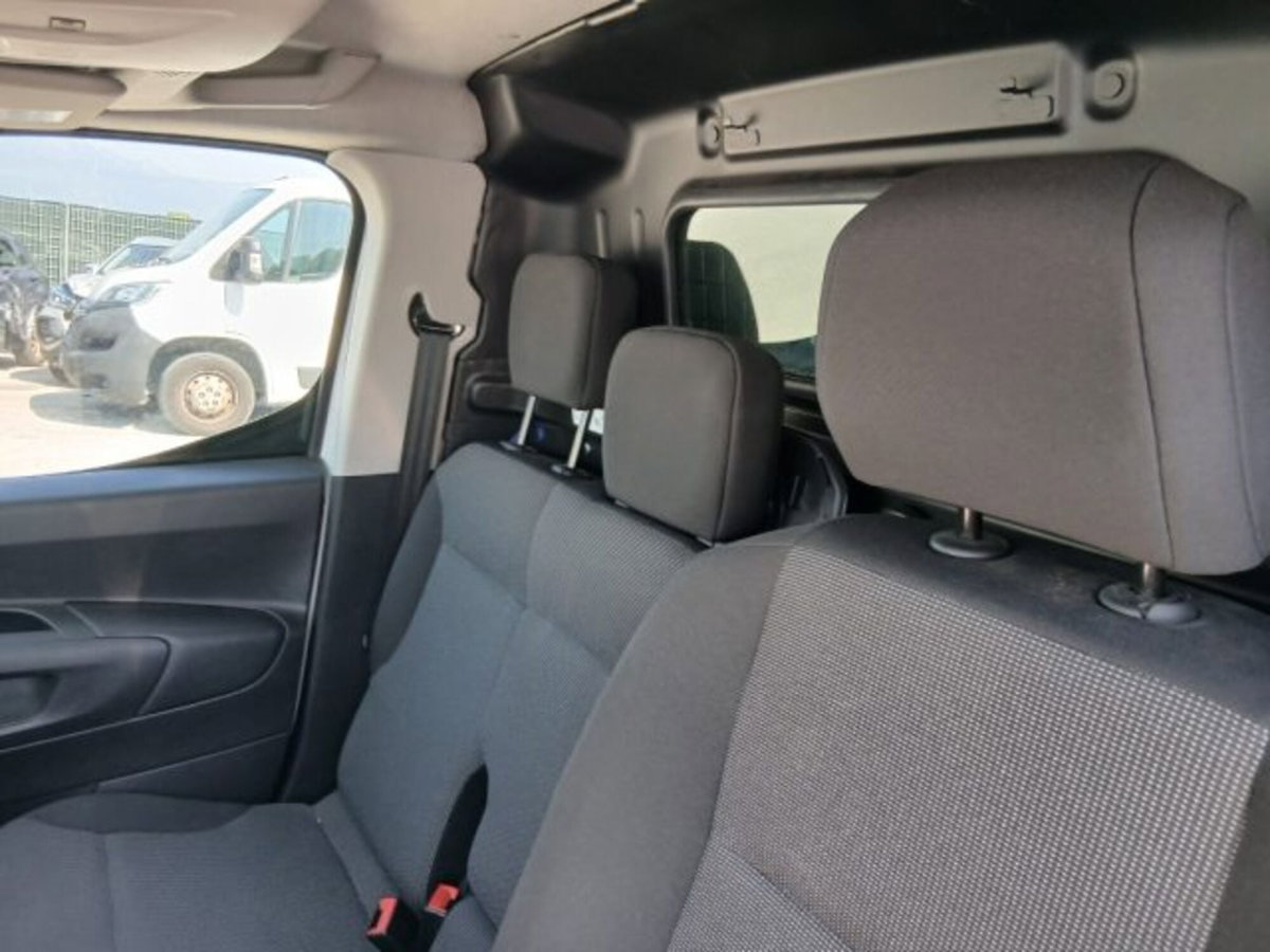 Toyota Proace City Verso City Verso 1.5D 100 CV S&S Short D Luxury (15)