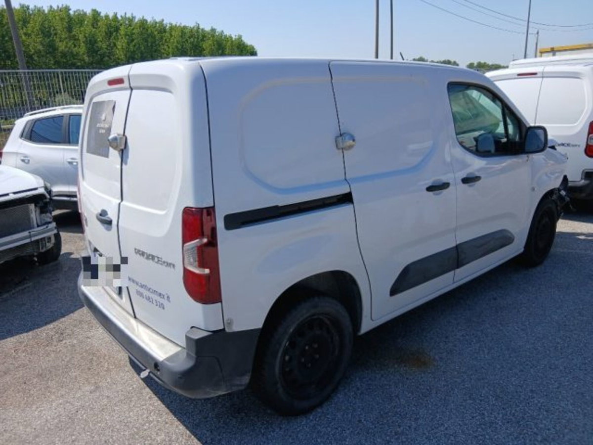 Toyota Proace City Verso City Verso 1.5D 100 CV S&S Short D Luxury (7)