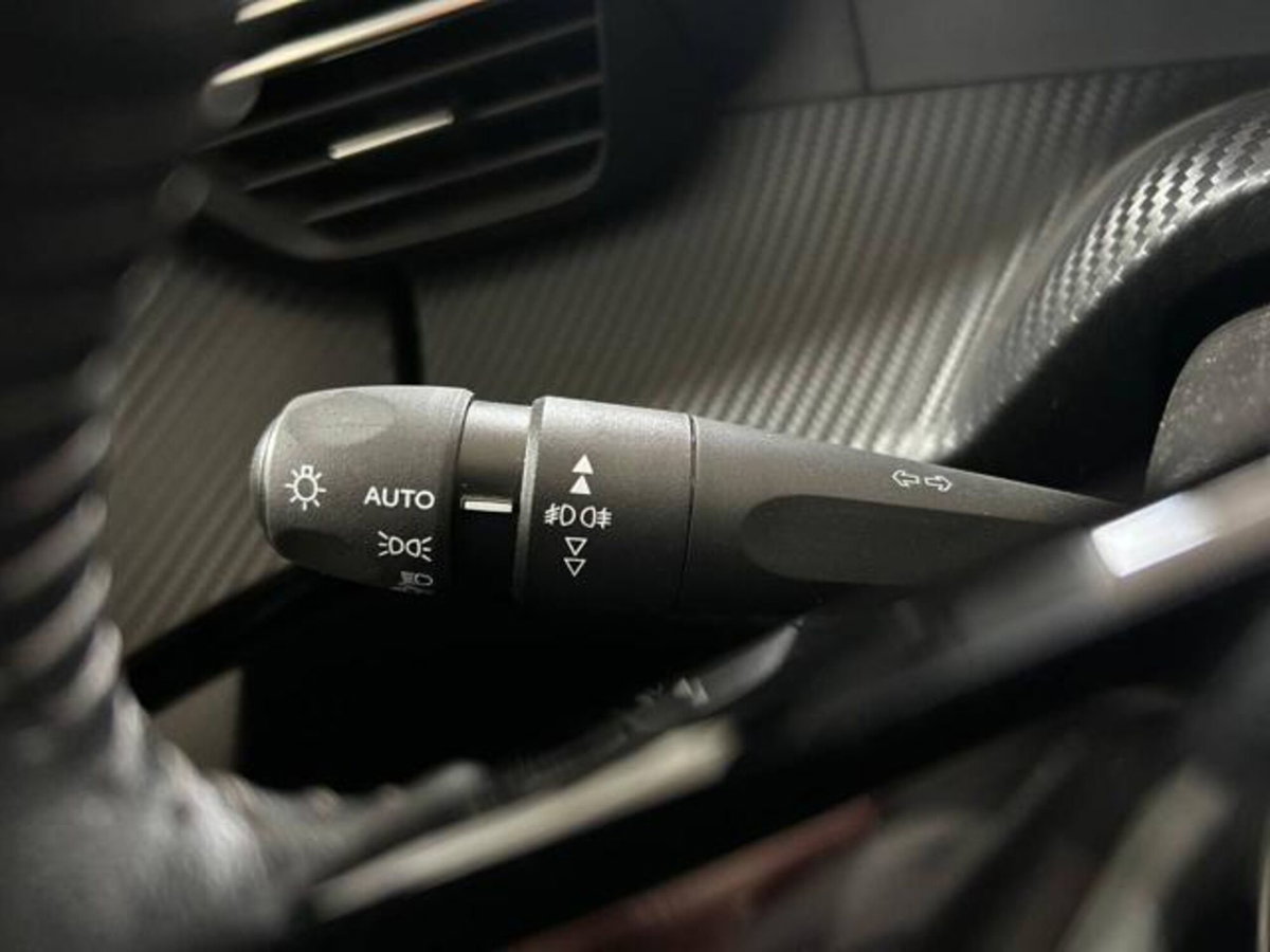 Peugeot 2008 BlueHDi 110 S&S Allure Pack (16)