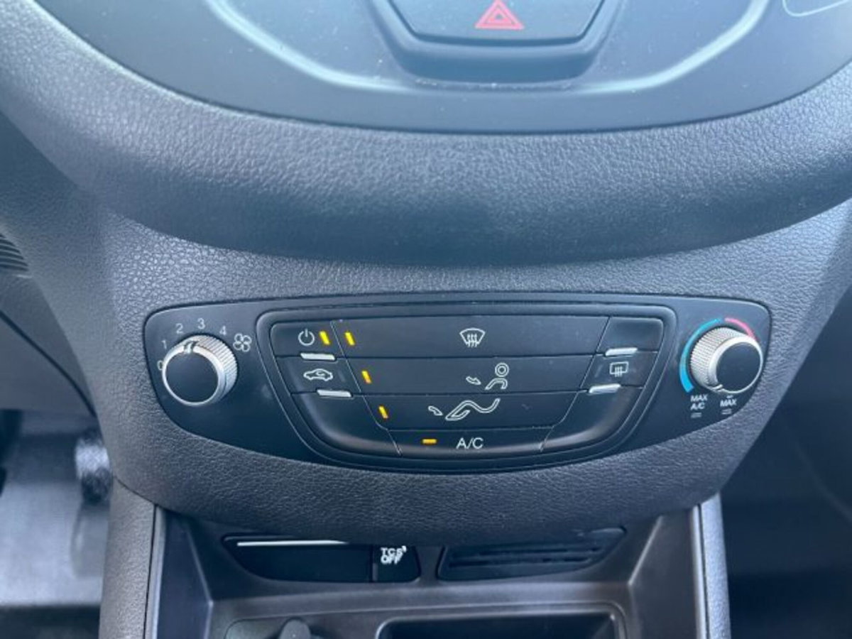 Ford Transit Courier 1.5 TDCi 75CV  Entry (13)