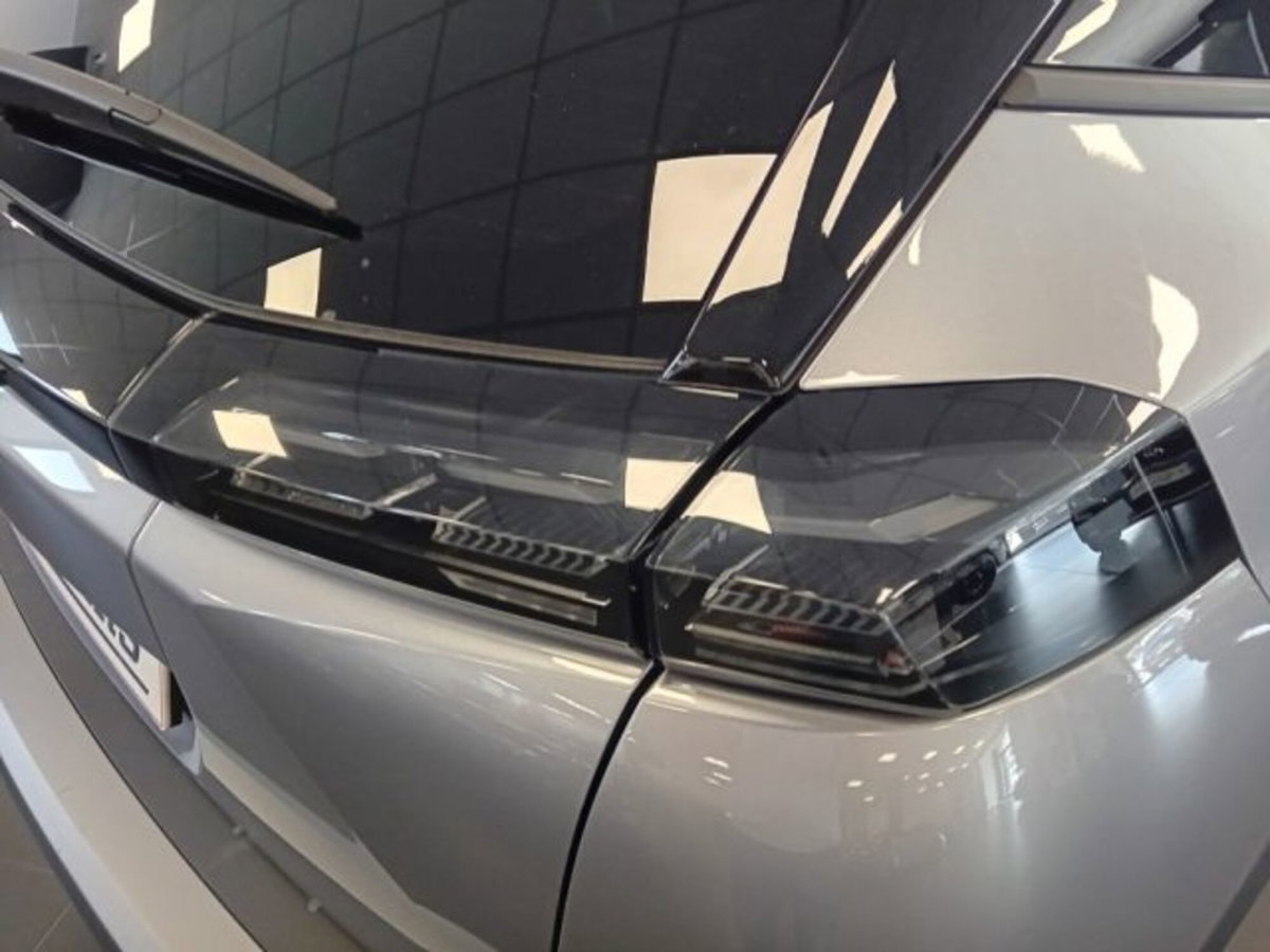 Peugeot 2008 PureTech 100 S&S Allure (9)