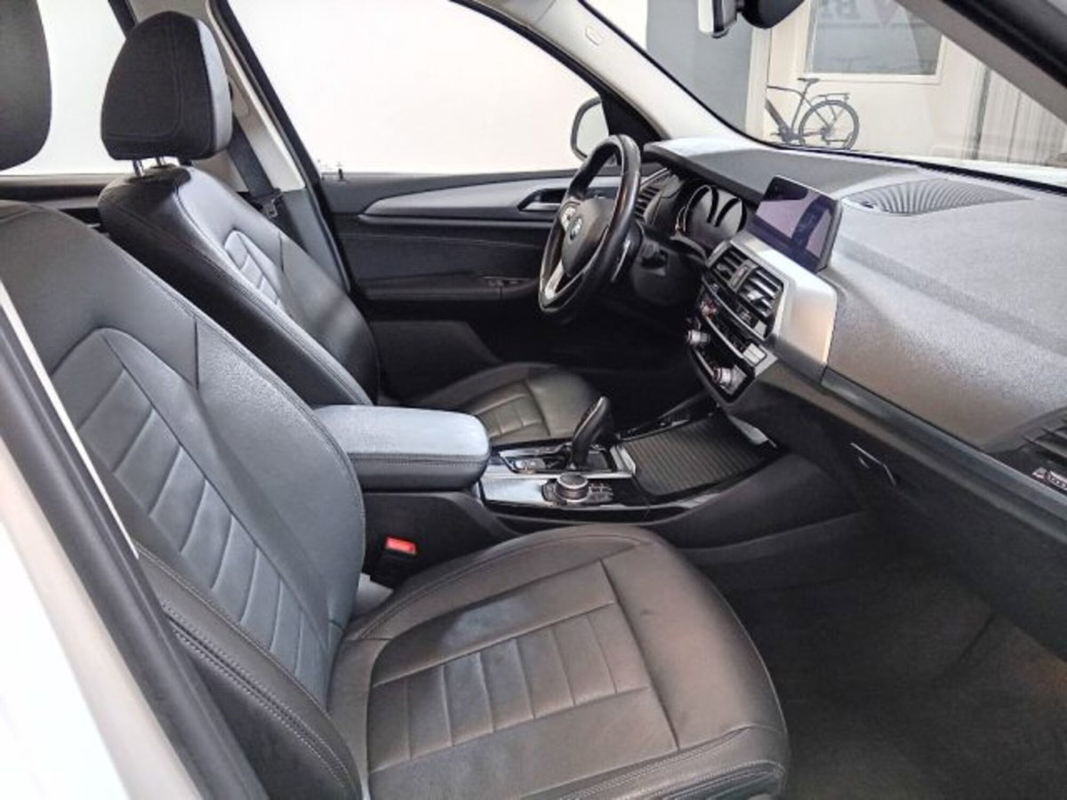 BMW X3 xDrive20d 48V Business Advantage (12)