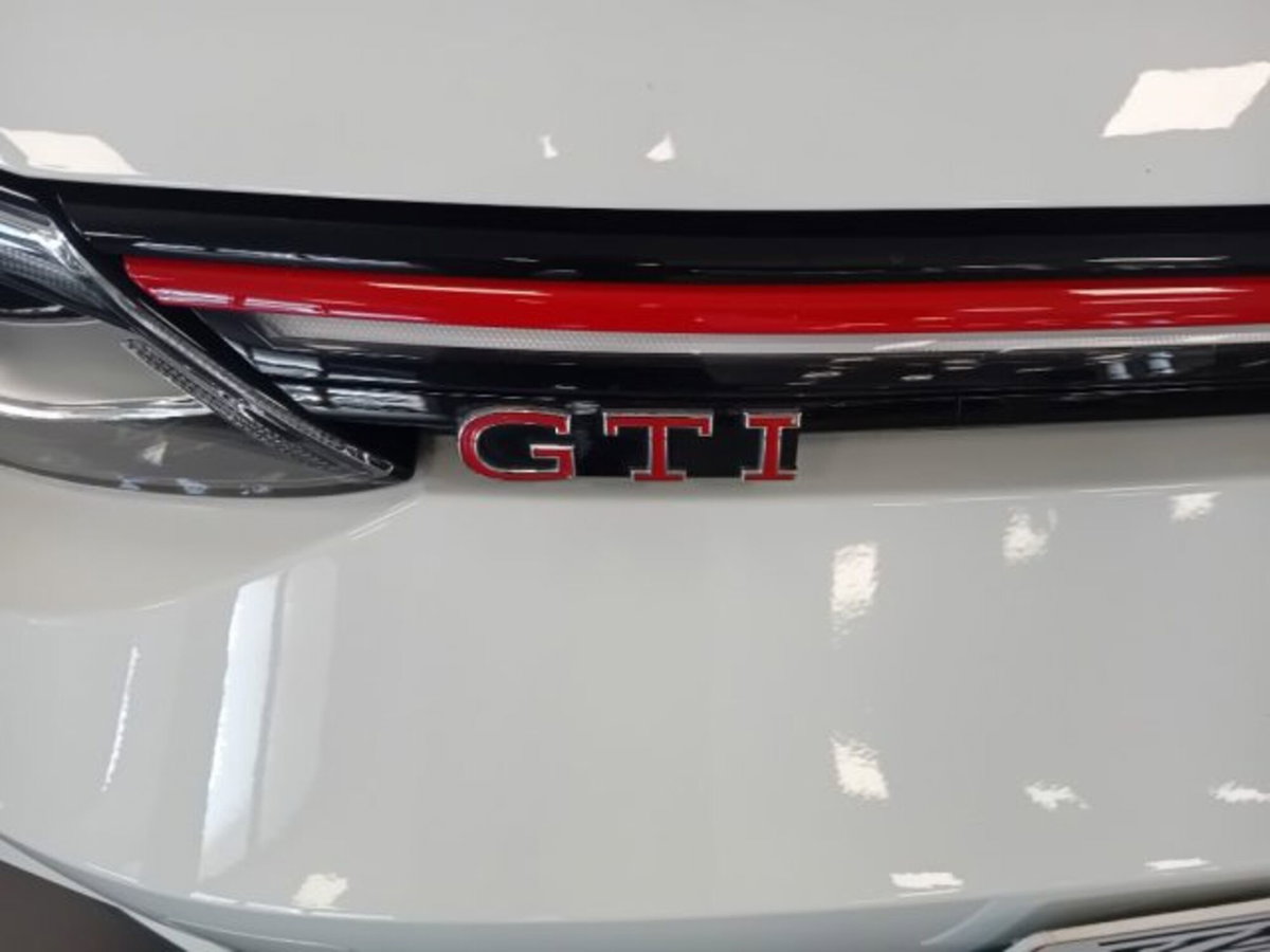 Volkswagen Golf 2.0 TSI GTI DSG (5)