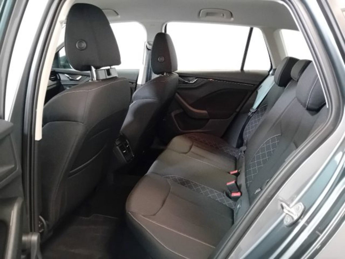 Skoda Kamiq 1.0 TSI 110 CV DSG Ambition (10)